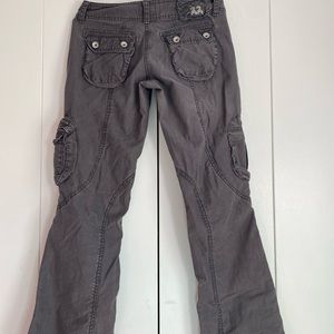 These are Twill Twenty two Y2K low rise cargo pants size 26 (4-5)